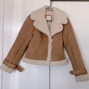 Abercrombie & Fitch Cropped Shearling Coat